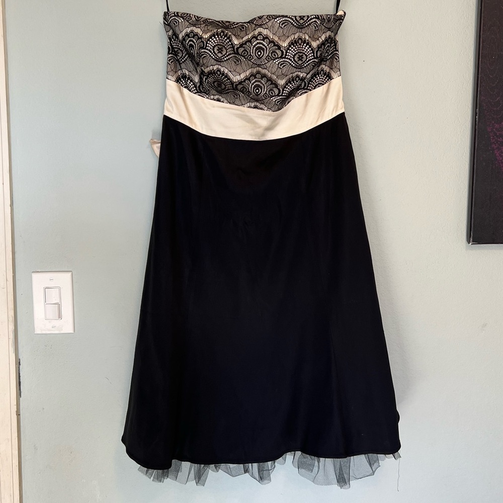 Elegant strapless midi dress